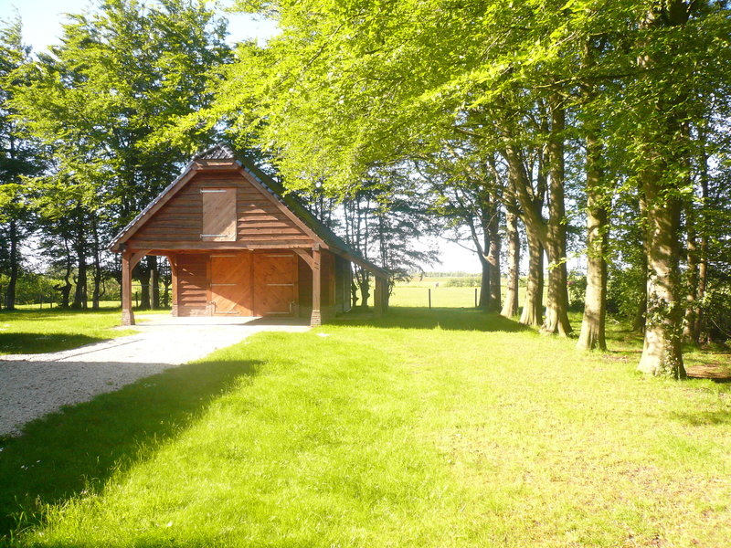 Een houten garage laten bouwen