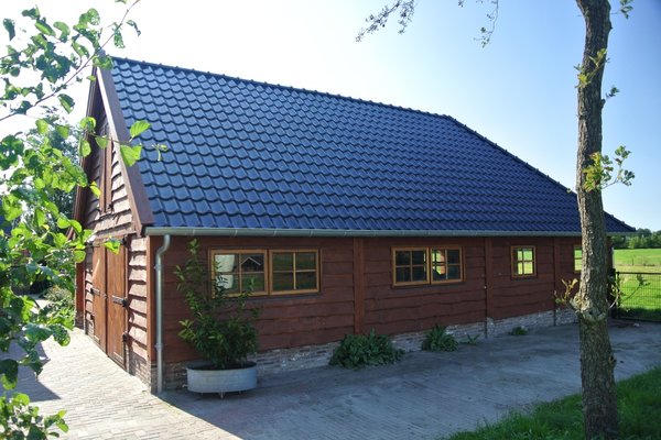 Landelijke houten schuur of garage aan huis 