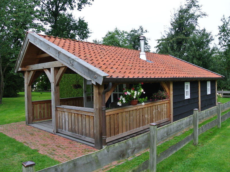 Landelijke tuinkamer met terrasoverkapping