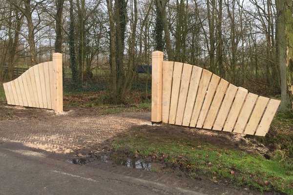 Eiken hekwerk in landelijke stijl 