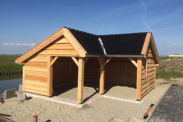 Kapschuur in hoekmodel - Makkum - Friesland