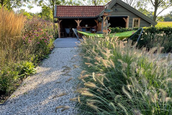 Landelijke kapschuur in hoekmodel met zuid Afrikaanse braai en vlonder  